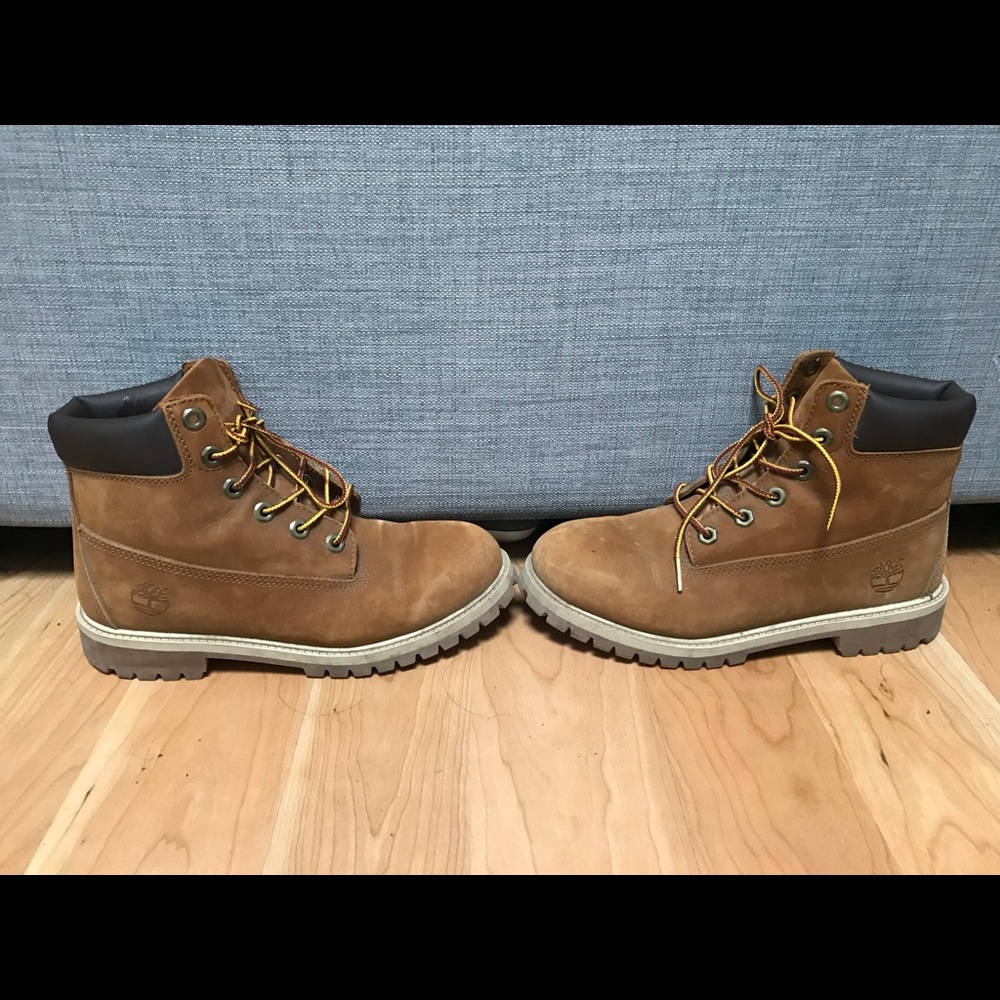 Boys size 6 Timbs